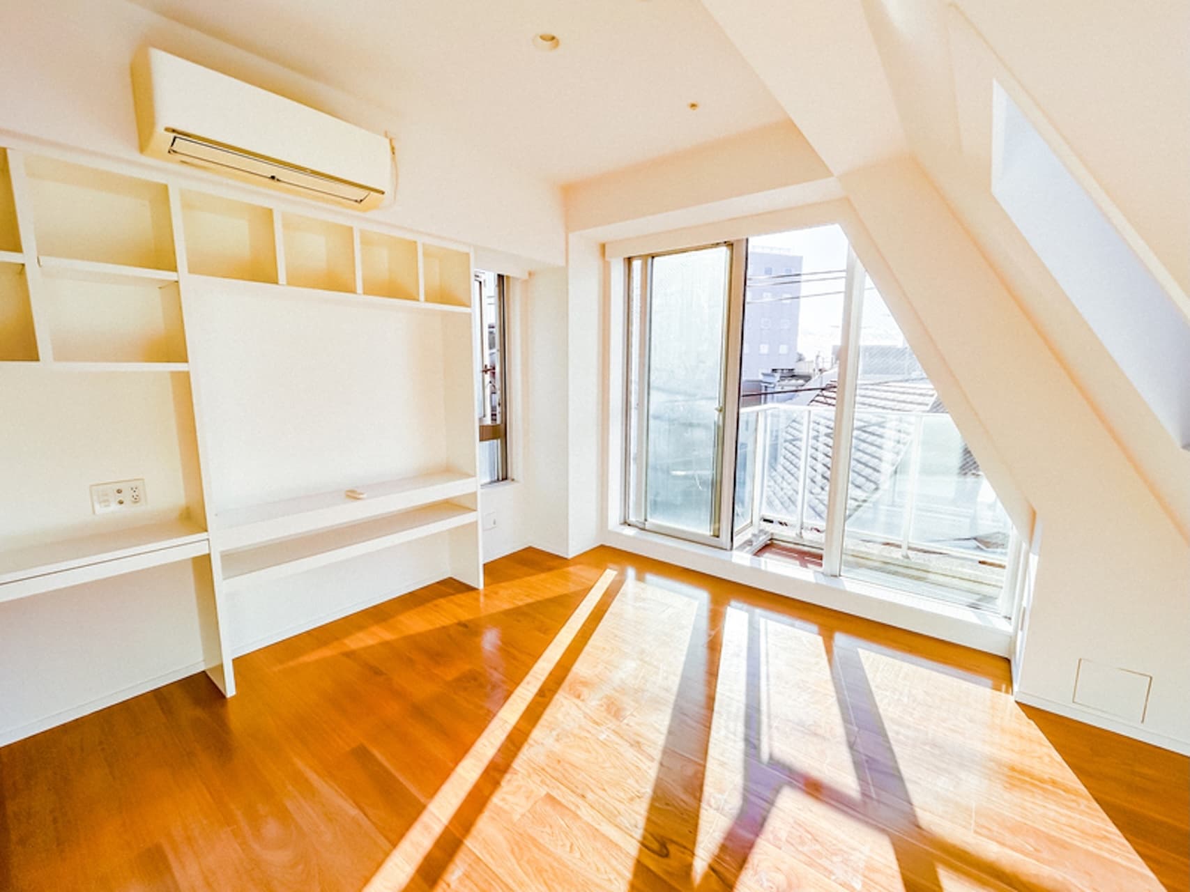 Yoyogi Uehara Apartment Bedroom2.jpg