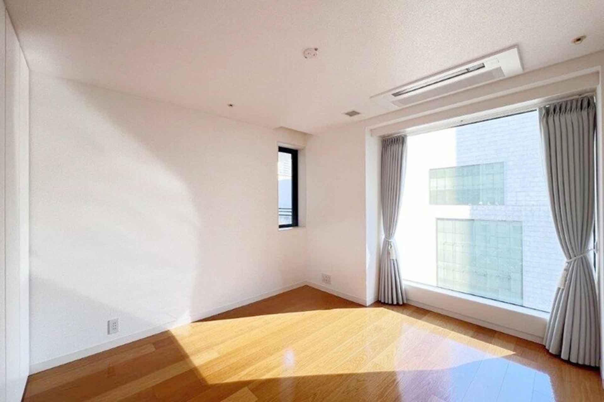 Toranomon Towers Residences Bedroom2.jpg