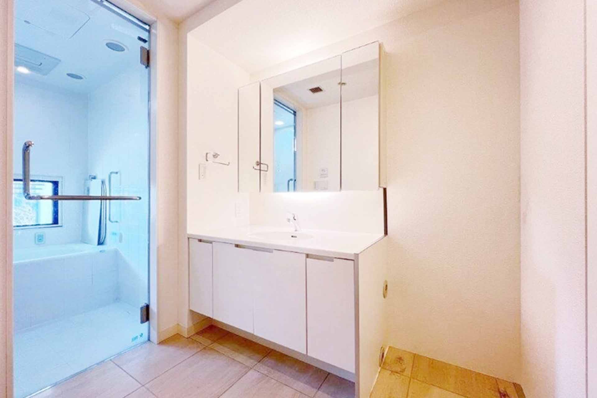 Toranomon Towers Residences Bathroom.jpg