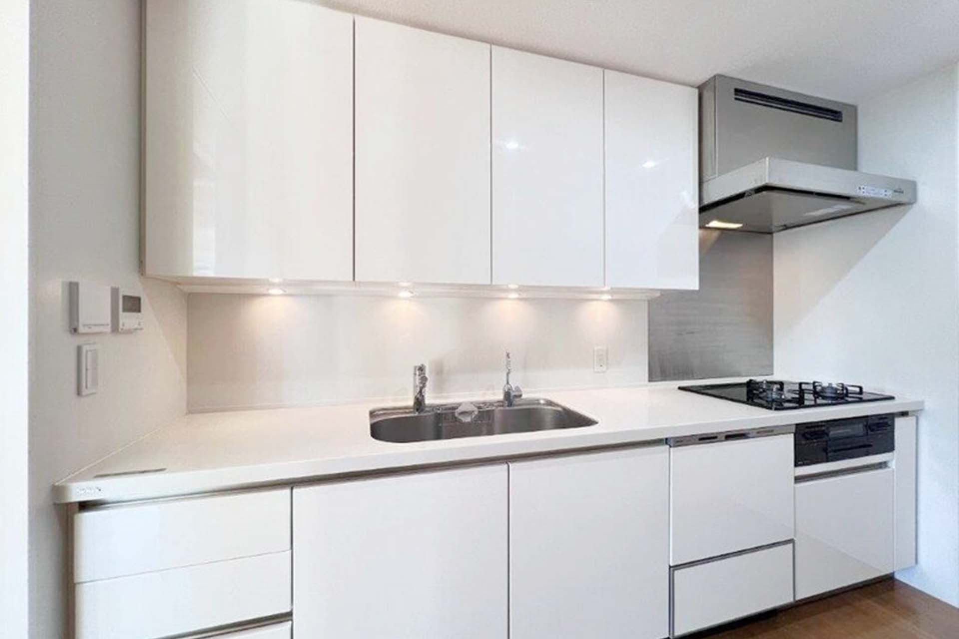Toranomon Towers Residences kitchen.jpg