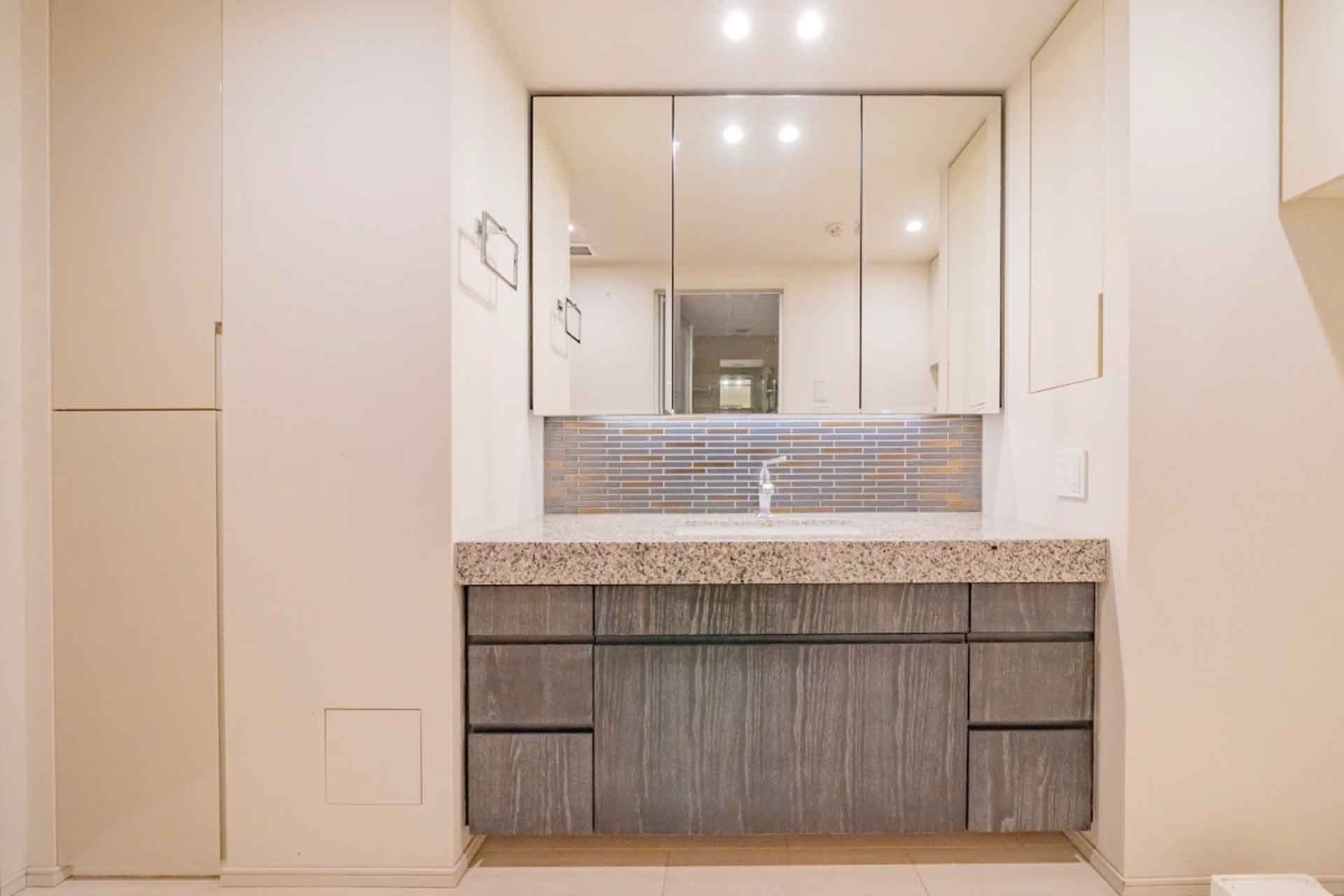 The Parkhouse Grand Minamiaoyama Takagicho Bathroom2.jpg