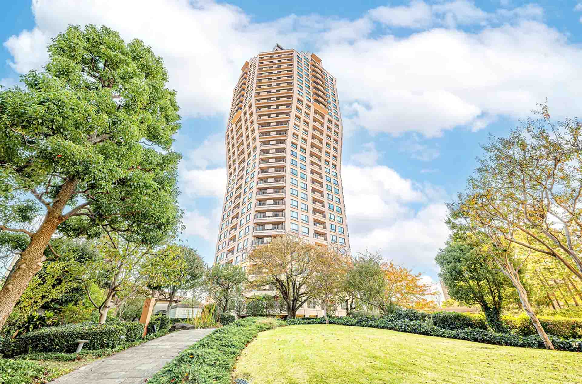 Motoazabu Hills Forest Tower 2.jpg