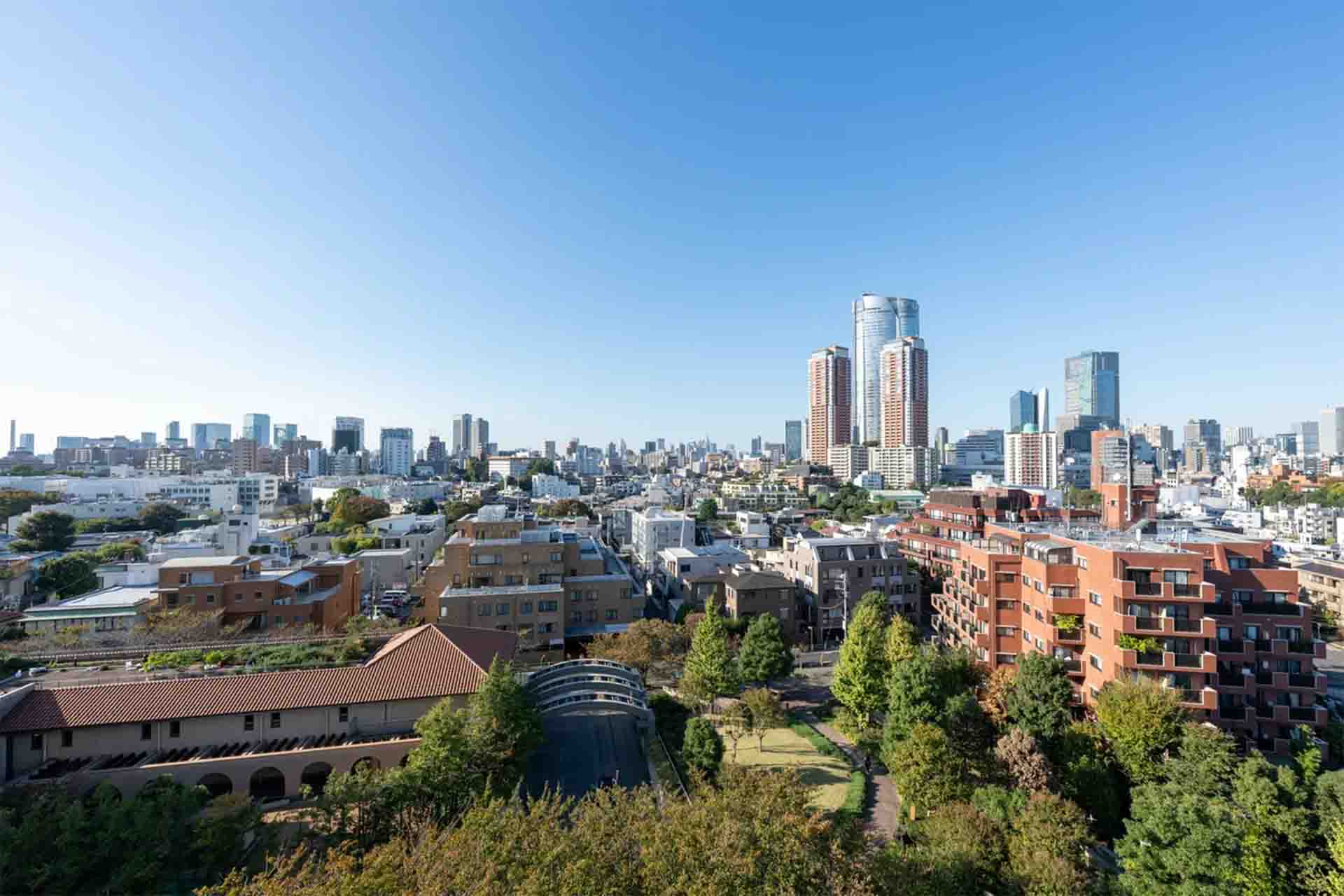 Motoazabu Hills Forest Tower view.jpg