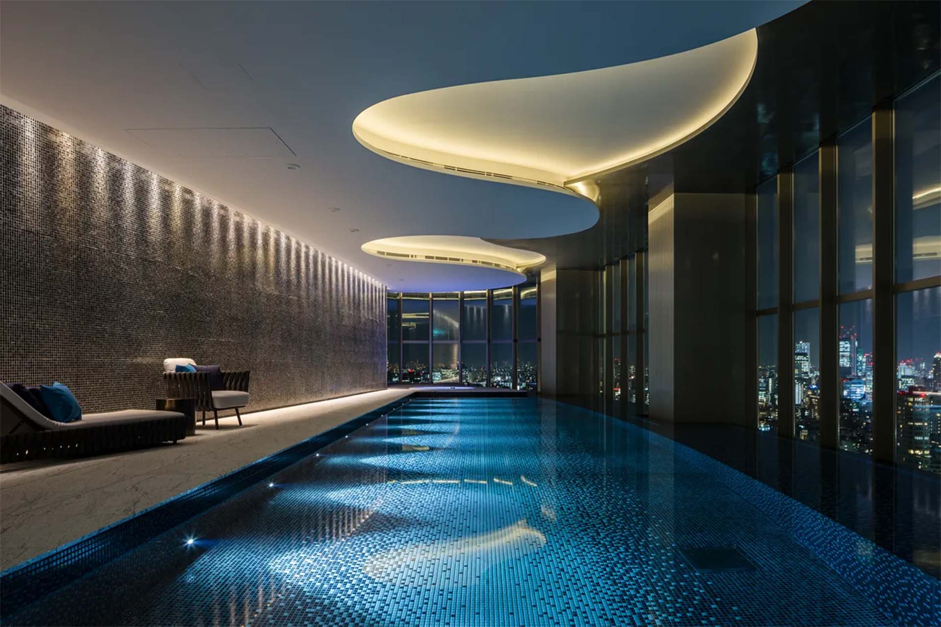 Park Court Aoyama The Tower pool3.jpg