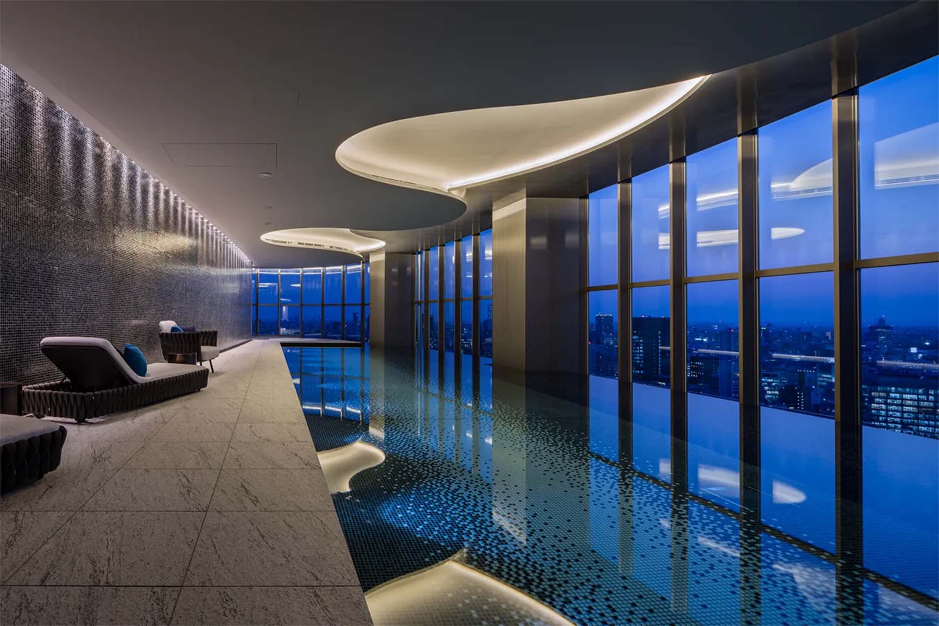 Park Court Aoyama The Tower pool2.jpg