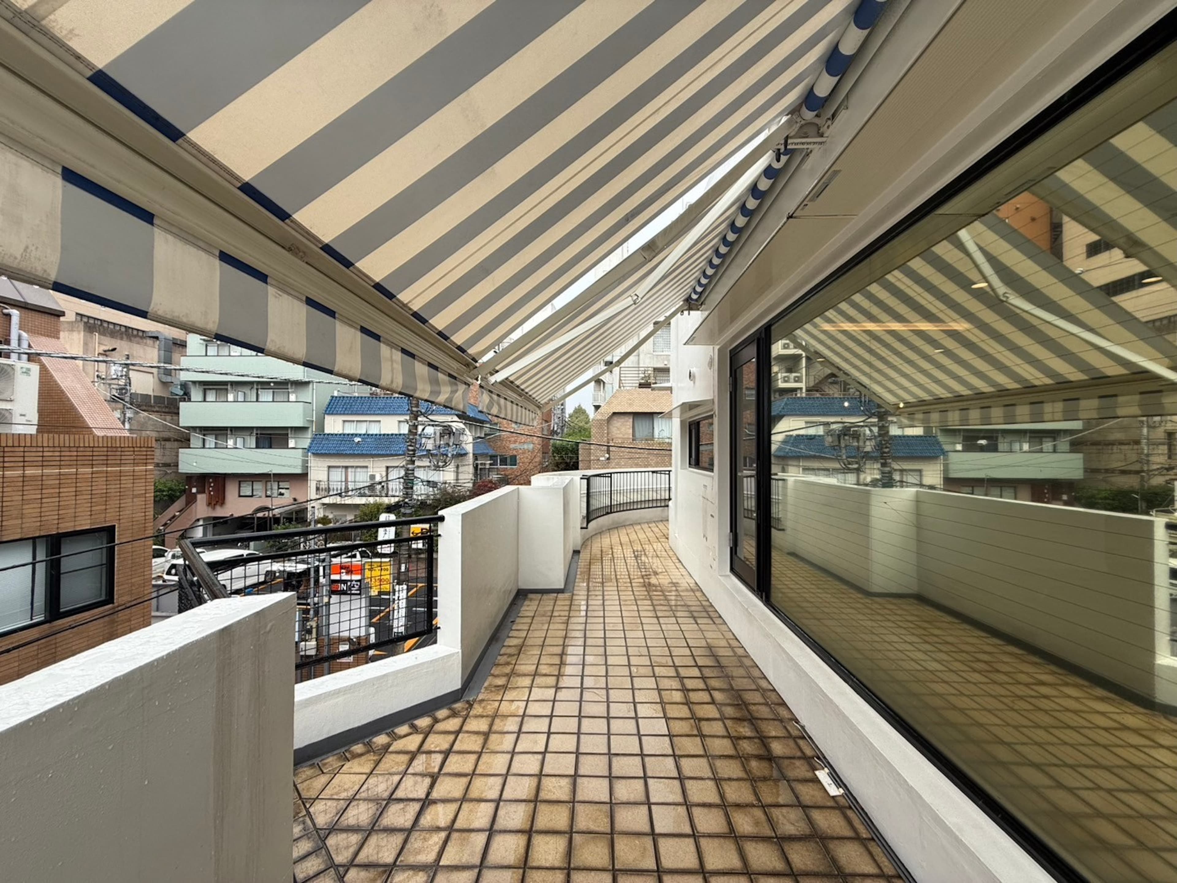 Minamiaoyama Pearlheim balcony.jpeg