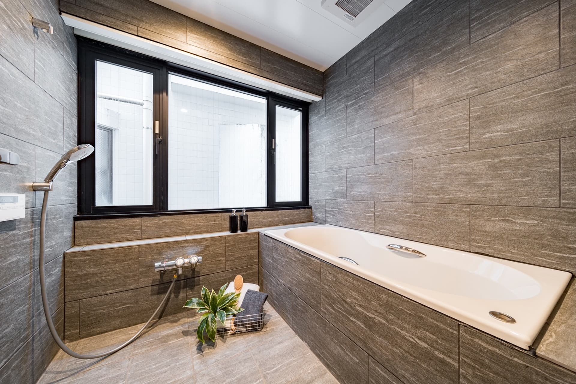 Minamiaoyama Pearlheim Bathroom.jpeg