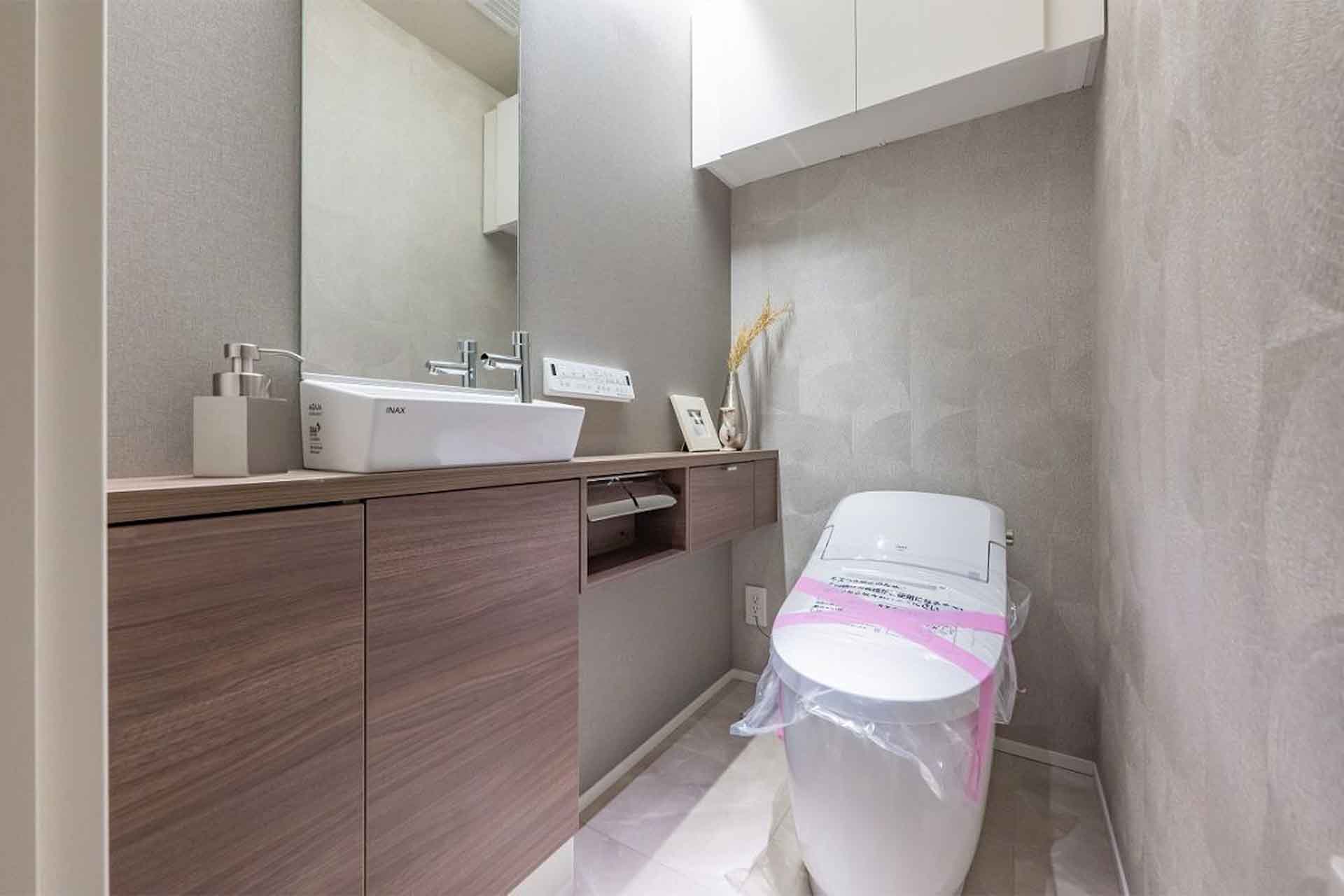 CENTURY PARK TOWER restroom.jpg
