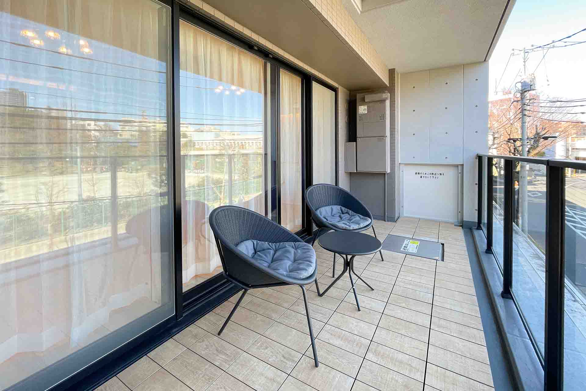 Garden Hills Yotsuya Geihin no Mori balcony.jpg