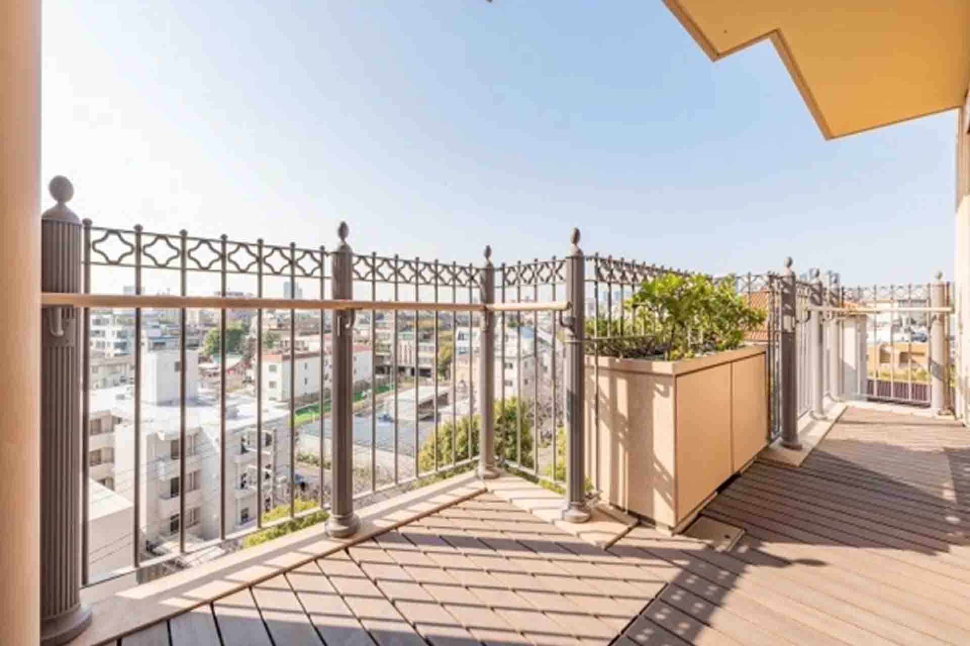 Motoazabu Hills Forest Tower Balcony.jpg