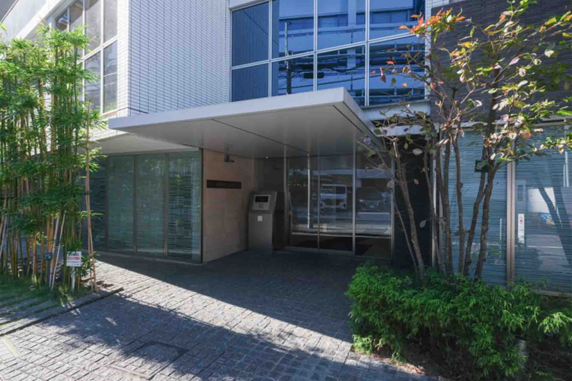Brands Roppongi ent.jpg