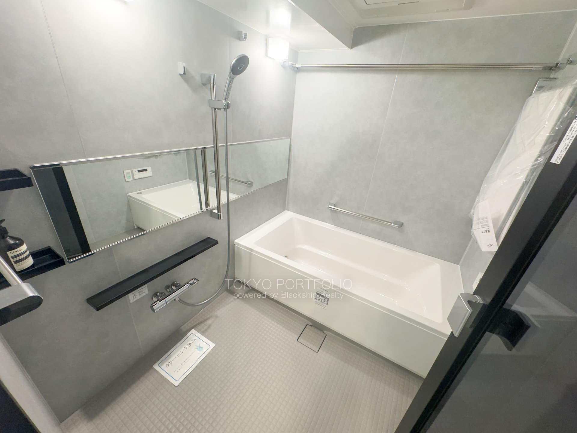 Caterina Mita Tower Suite East Arc Building  -08.jpg