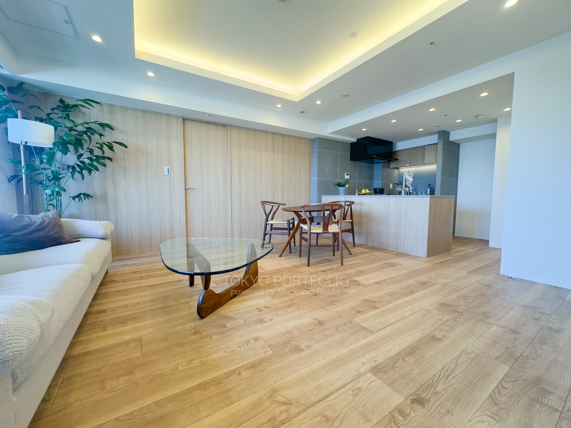 Caterina Mita Tower Suite East Arc Building  -16.jpg