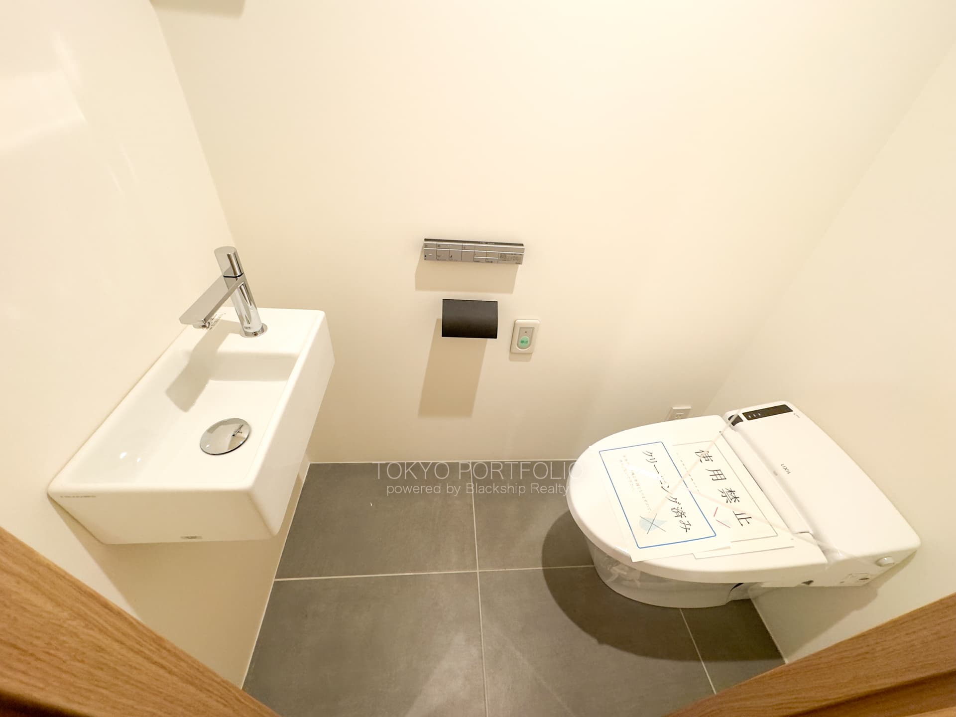 Caterina Mita Tower Suite East Arc Building  -09.jpg