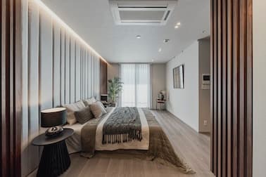 Aoyama Park Tower9.洋室①(12.1畳).jpg