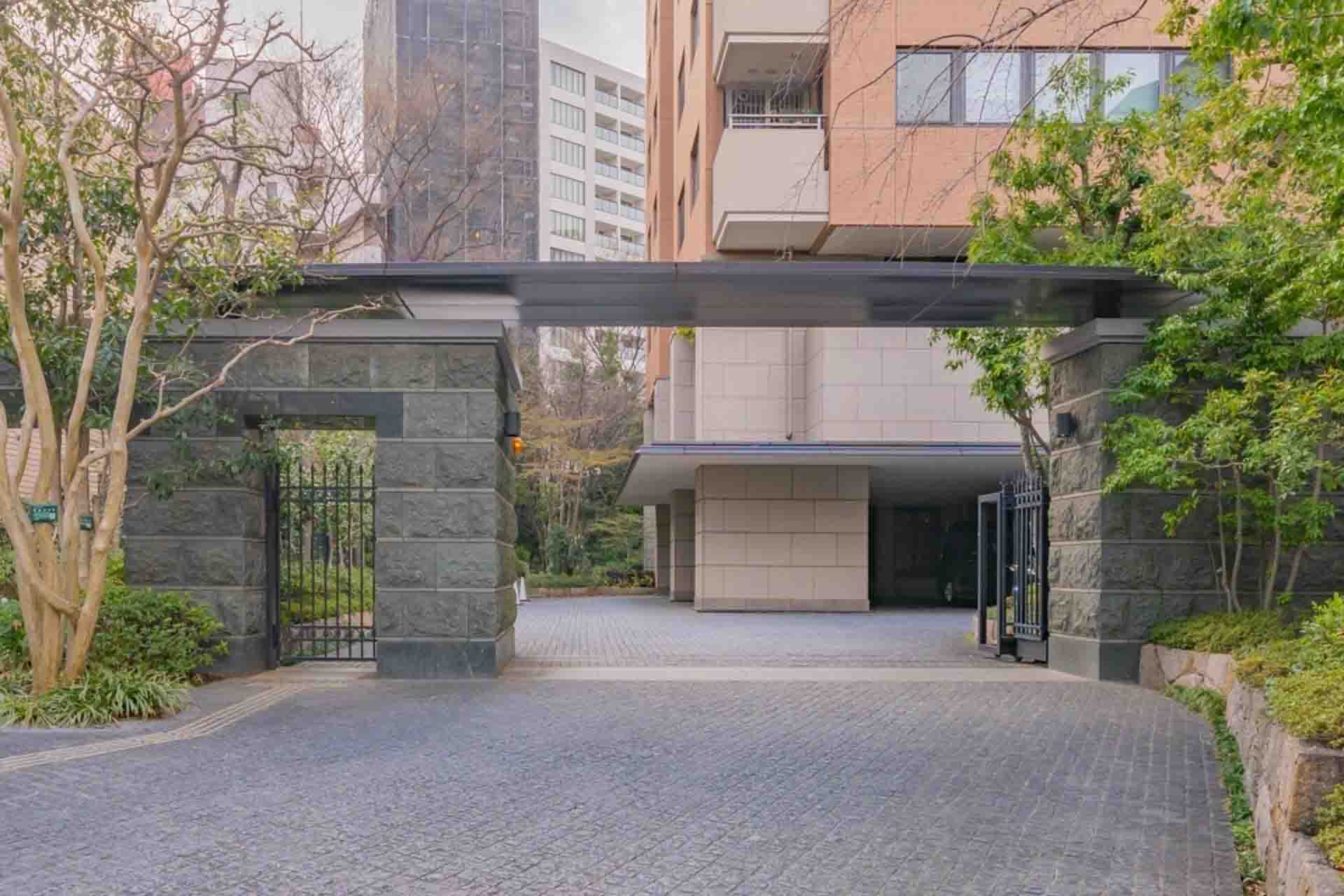 Grand Maison Ebisu no mori ent2.jpg