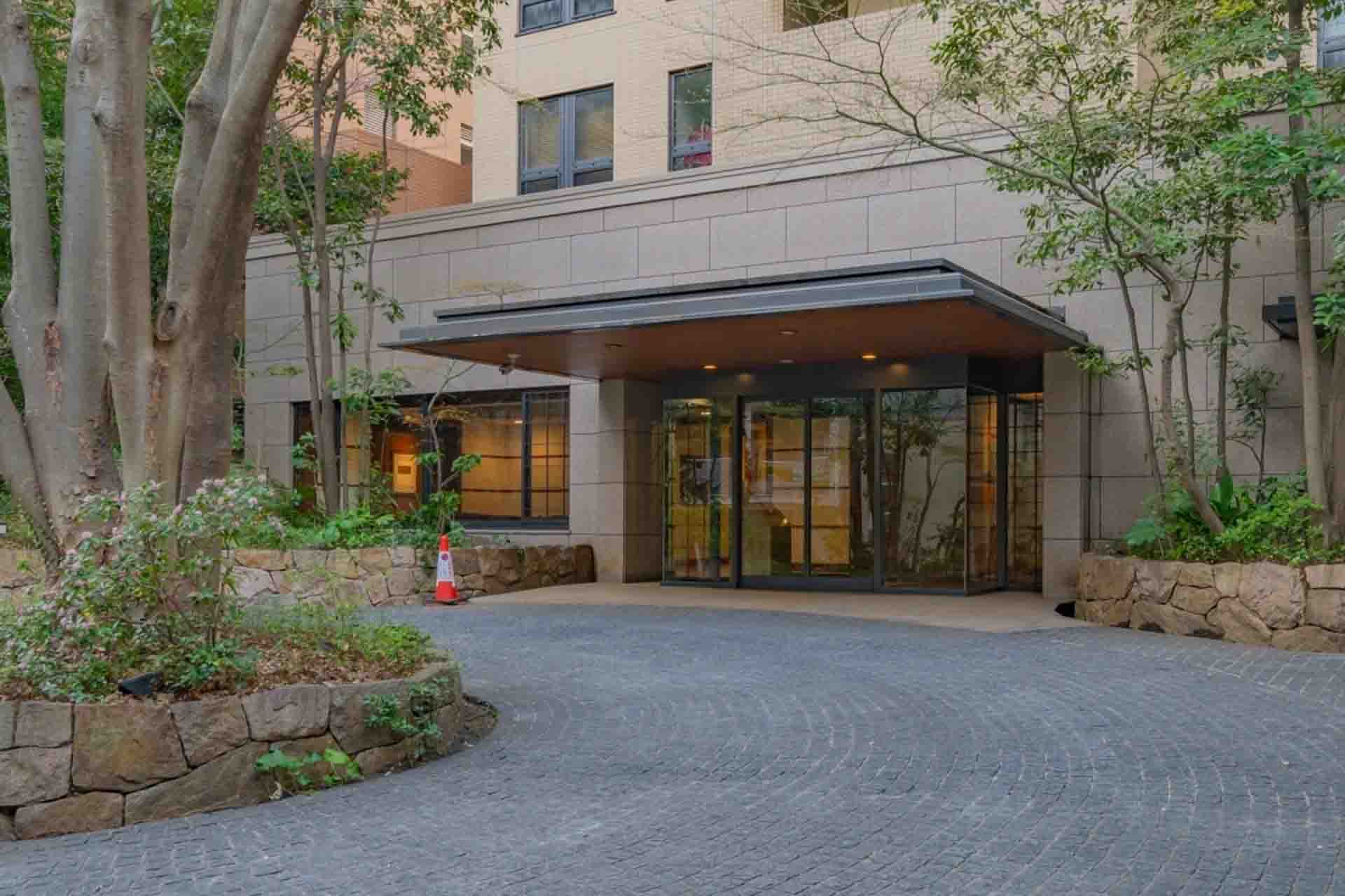 Grand Maison Ebisu no mori ent.jpg