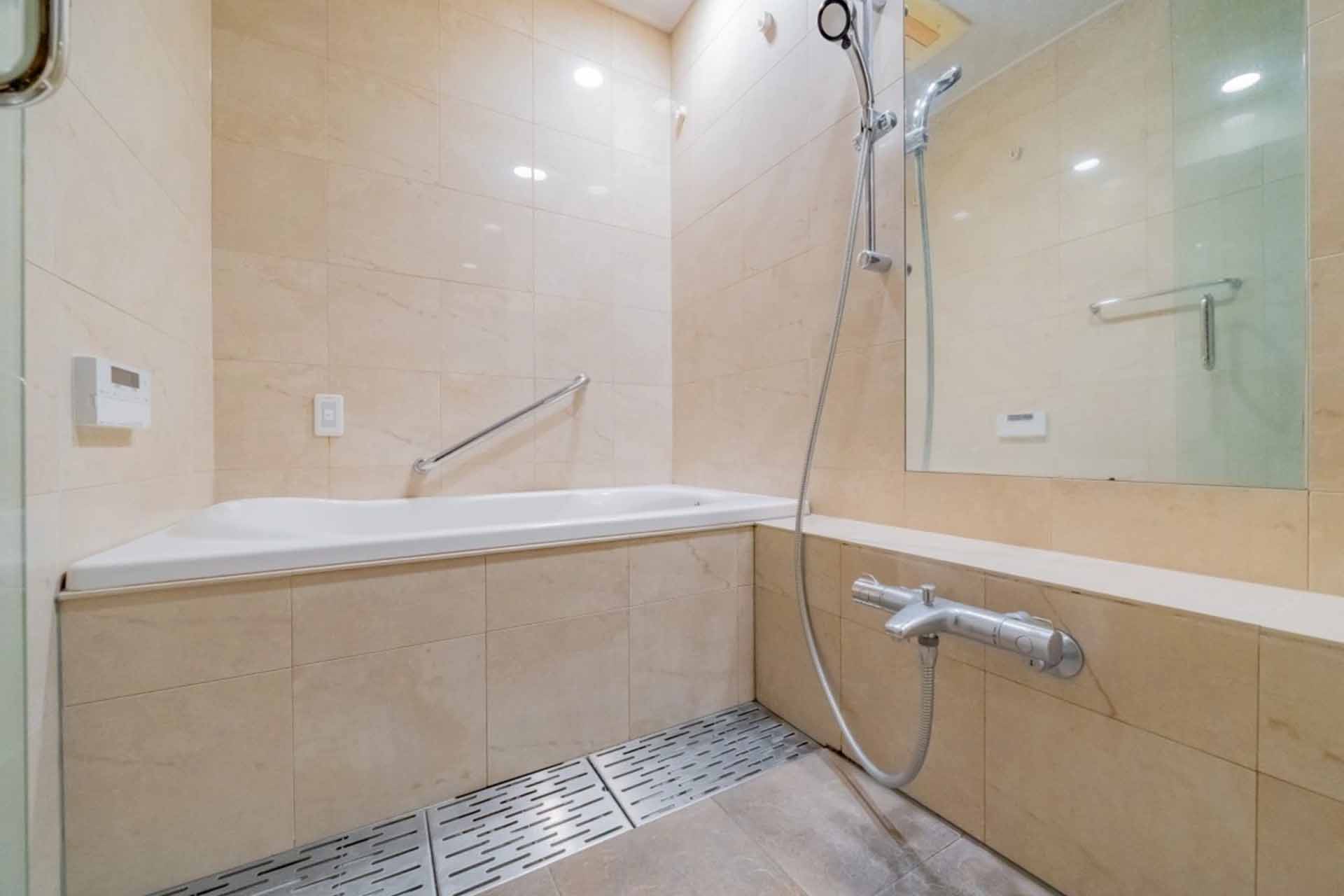 Grand Maison Ebisu no mori Bathroom.jpg