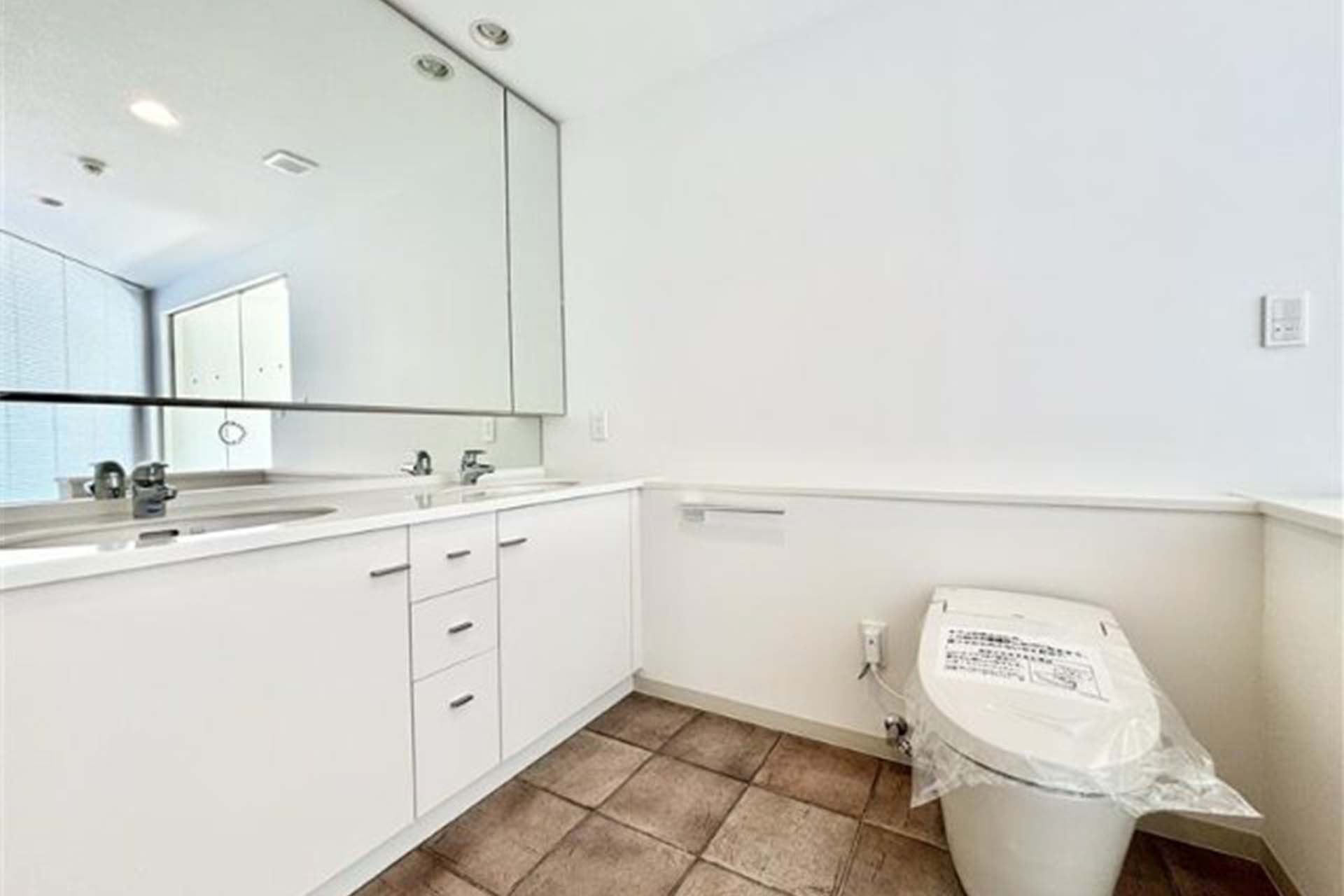 Park View Arisugawa restroom.jpg