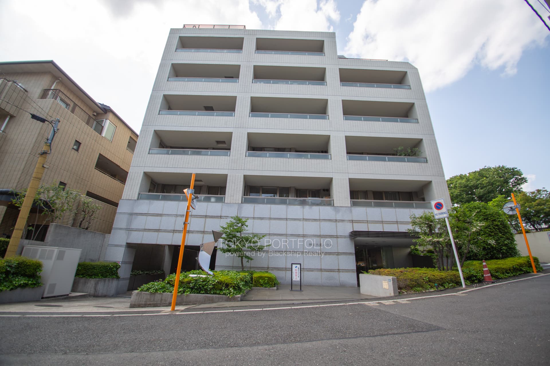 jingu gaien house exterior.jpg