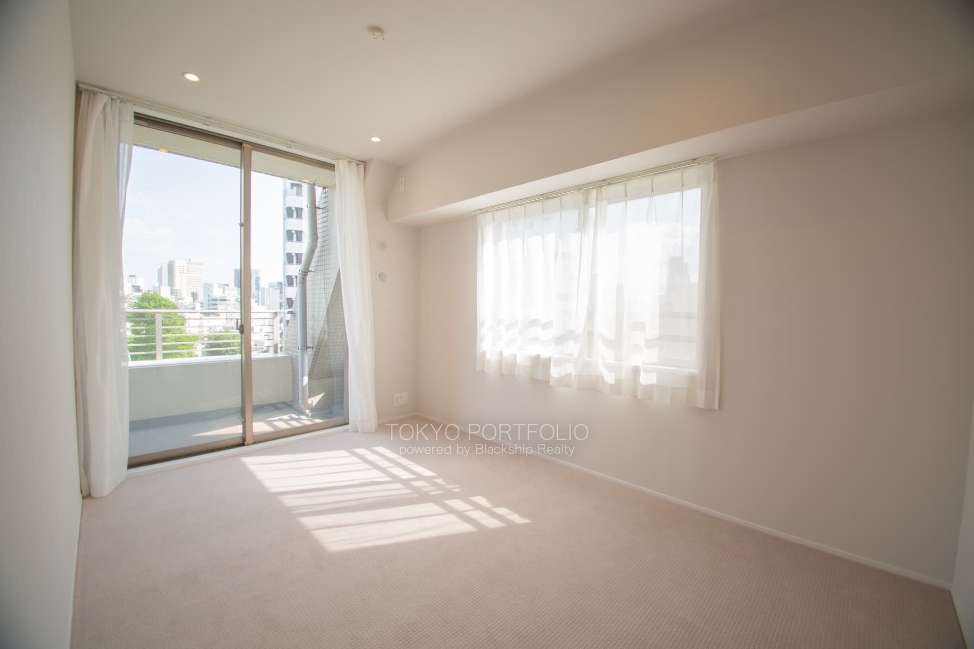 jingu gaien house bedroom3.jpg