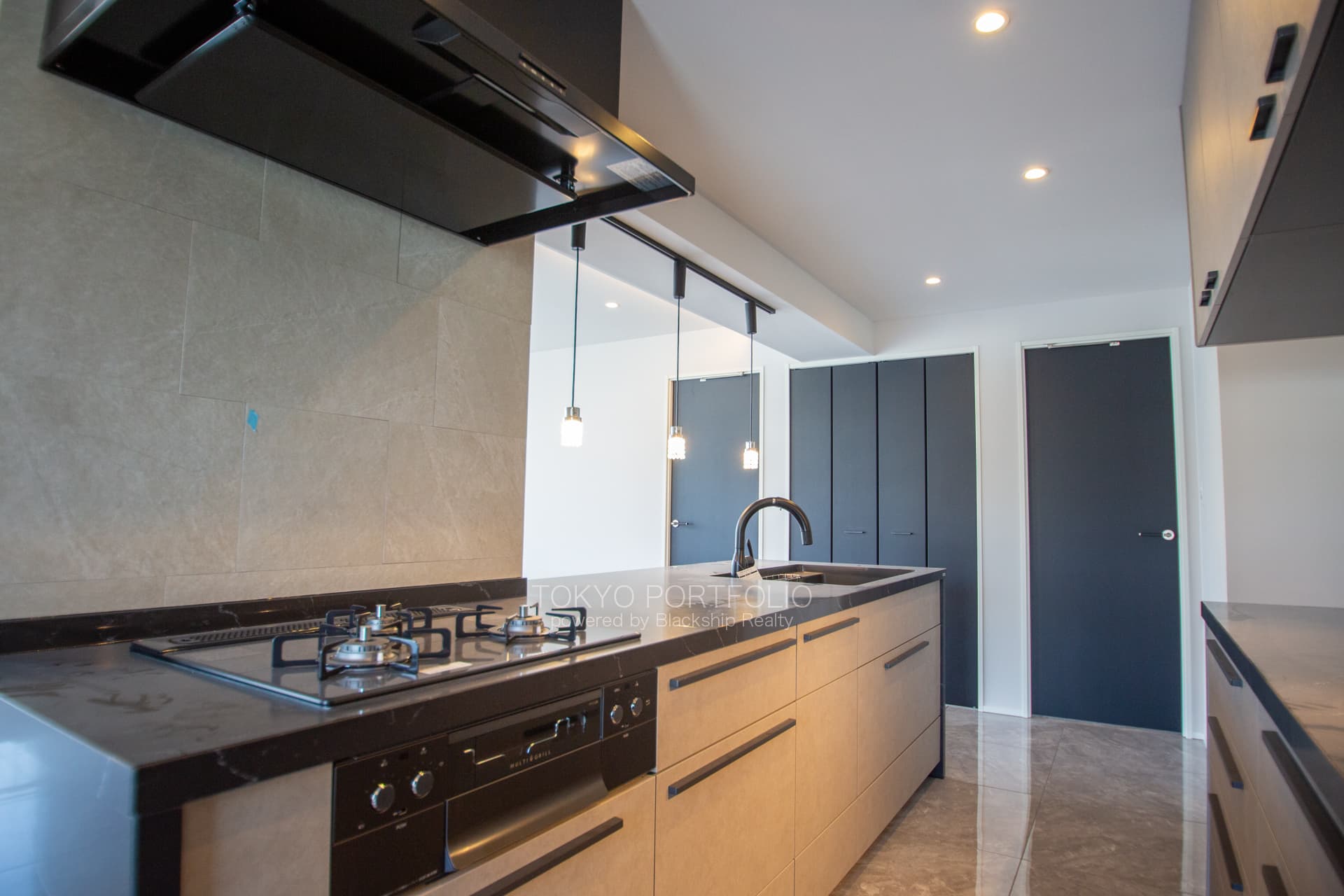 jingu gaien house kitchen2.jpg