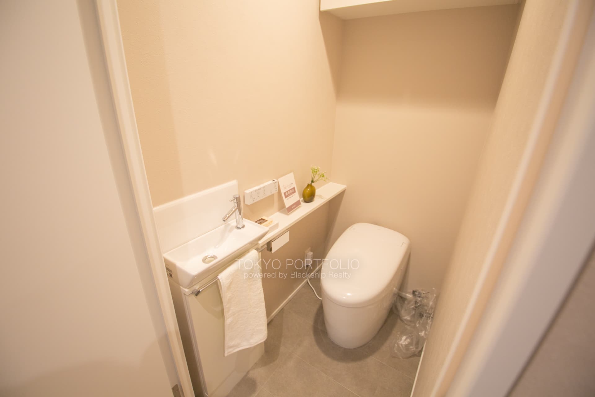 Open Residence Minamiaoyama Antique Street-04.jpg