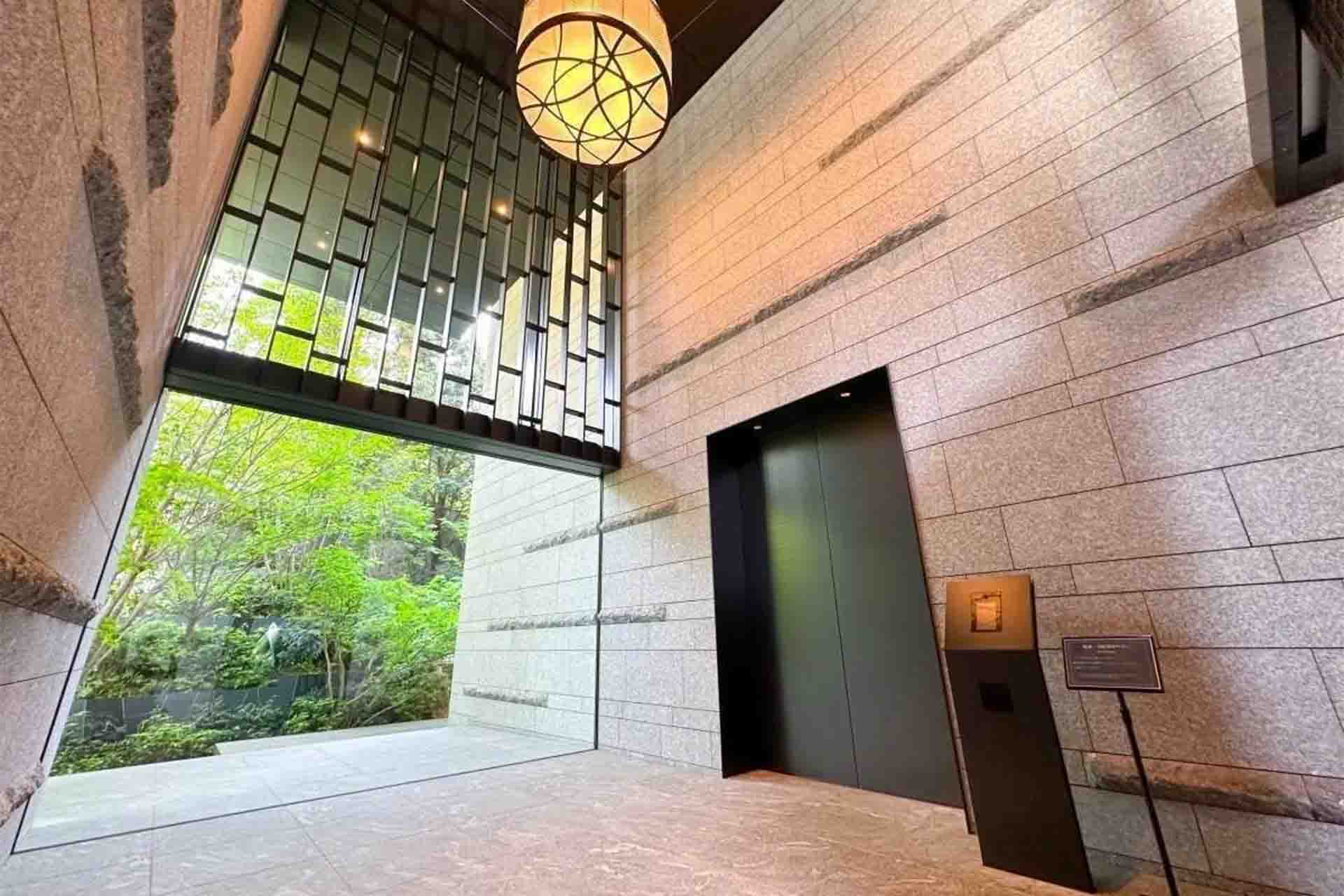 Park Court Toranomon hall.jpg