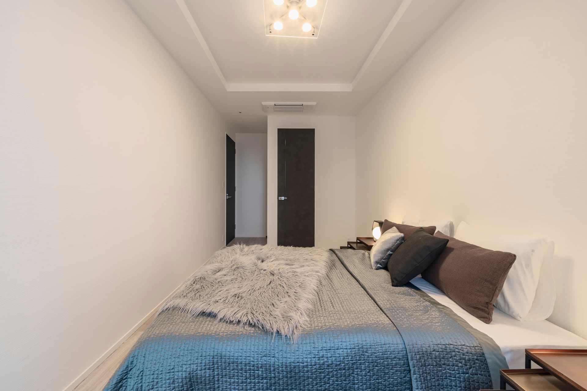 Park Court Toranomon Atago Tower bedroom4.jpg