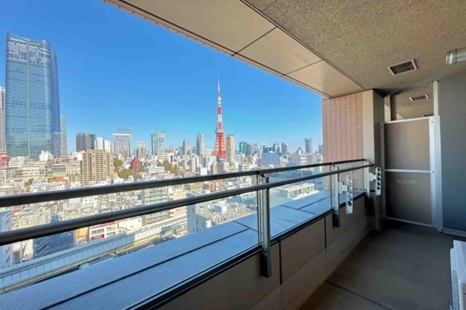 Park Court Azabu-Juban The Tower balcony.jpg
