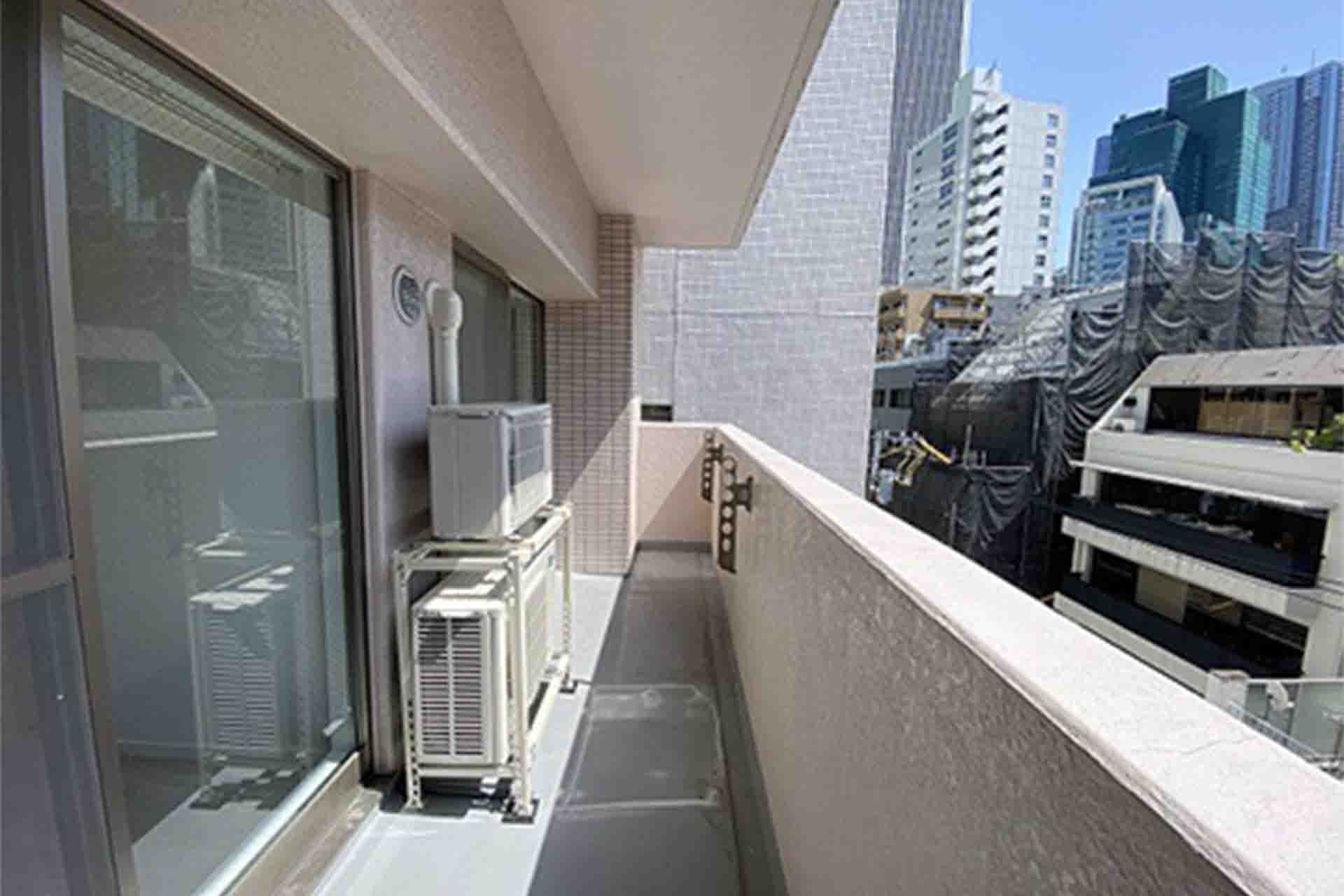 Shuwa Tameike Sanno Residence balcony.jpg