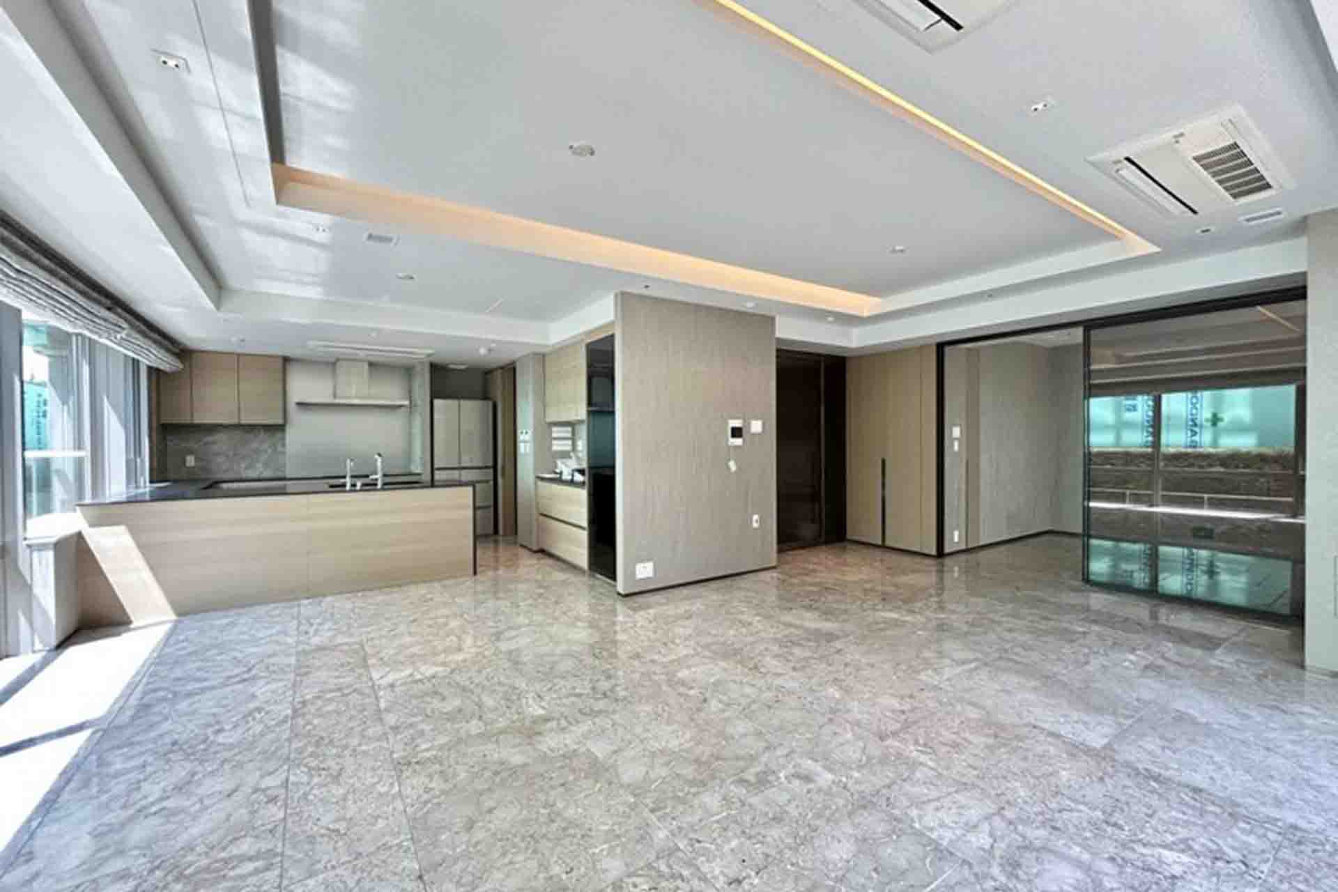 Park Mansion Hinokicho Park LDK.jpg