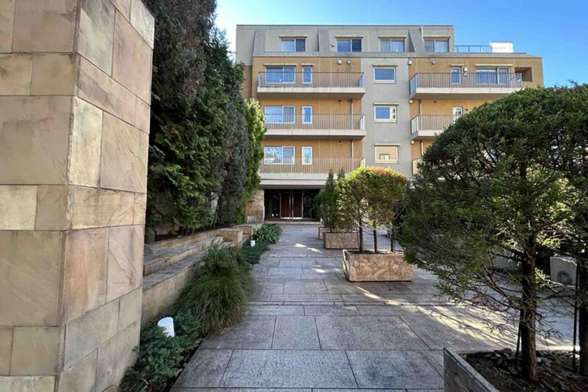 Park Court Minamiaoyama Hilltop Residence 1.jpg