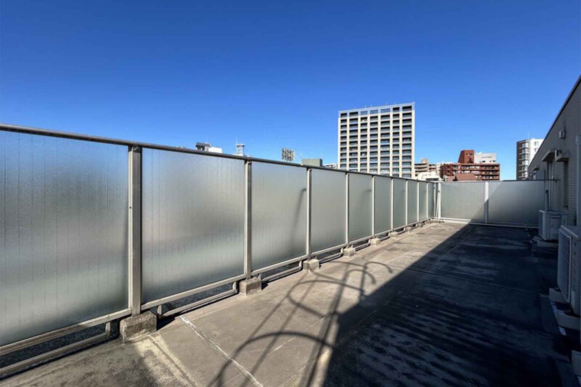 Park Court Minamiaoyama Hilltop Residence balcony.jpg