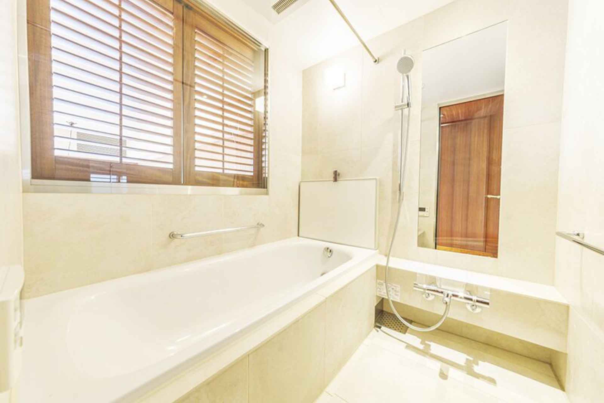Shuwa Kitaaoyama Residence Bathroom.jpg