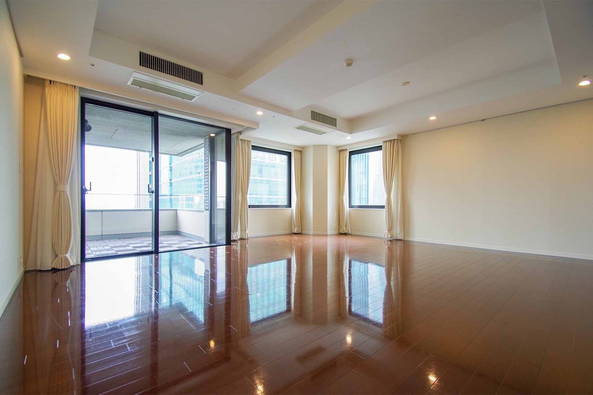 Izumi Garden Residence LDK.jpg