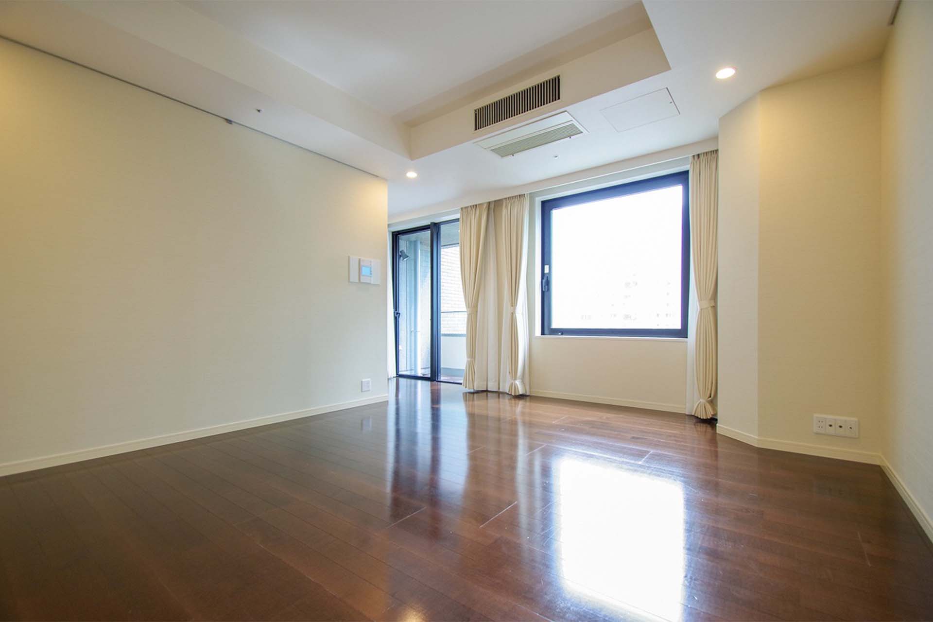 Izumi Garden Residence LDK2.jpg