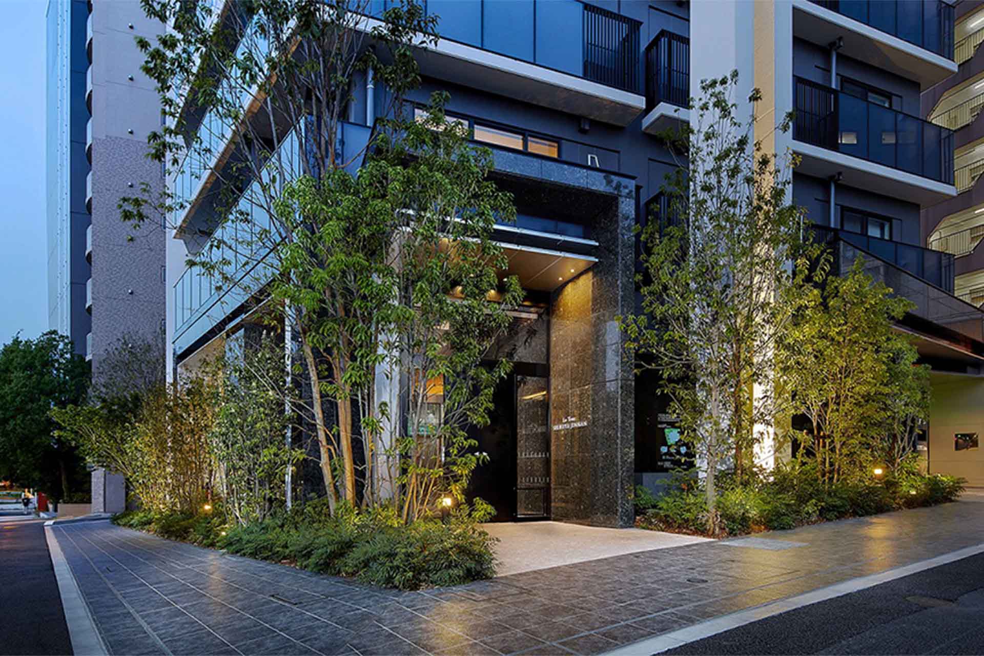 La Tour SHIBUYA JINNAN ent.jpg
