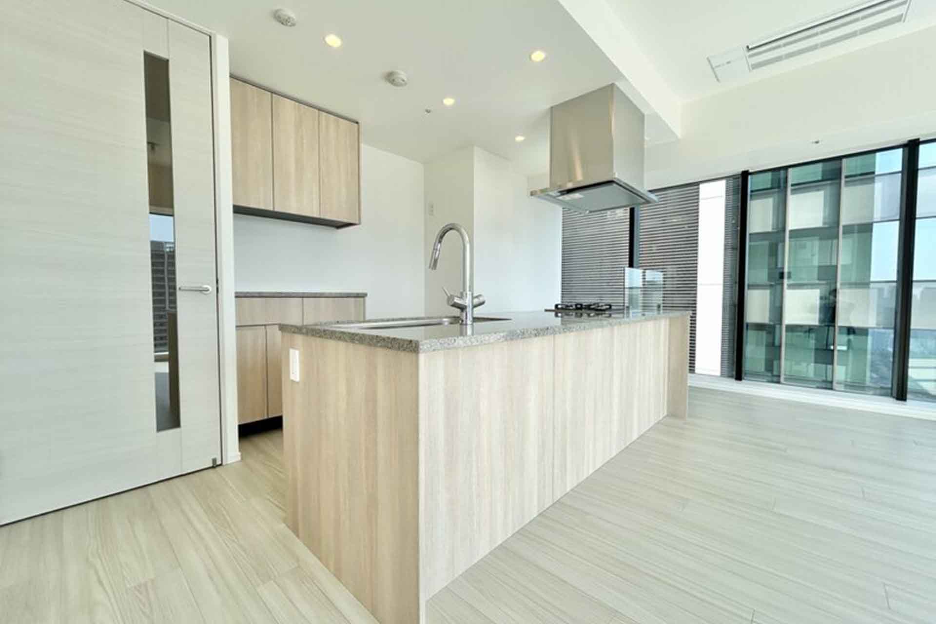 WORLD TOWER RESIDENCE2814 kitchen.jpg