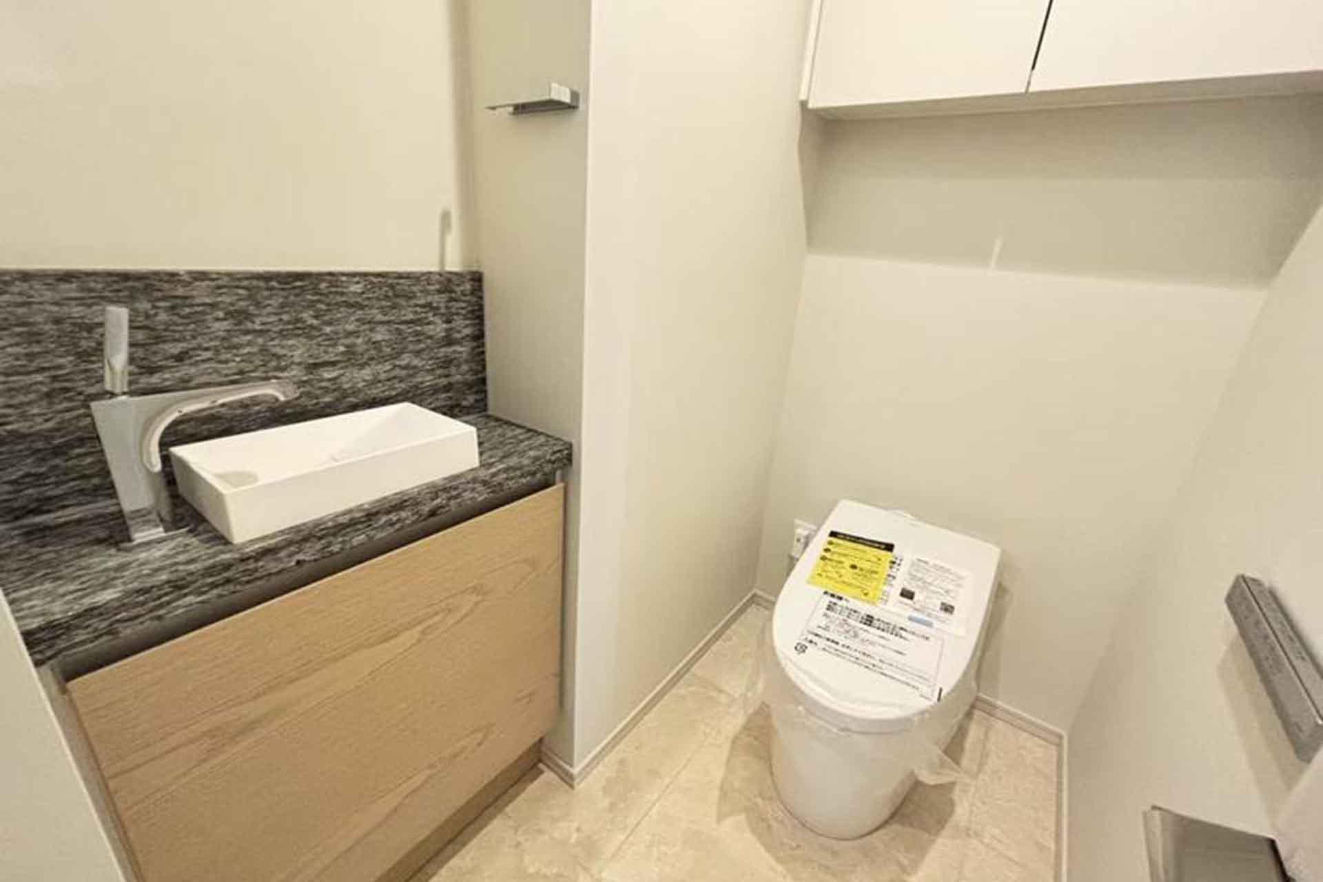 WORLD TOWER RESIDENCE 19F restroom.jpg