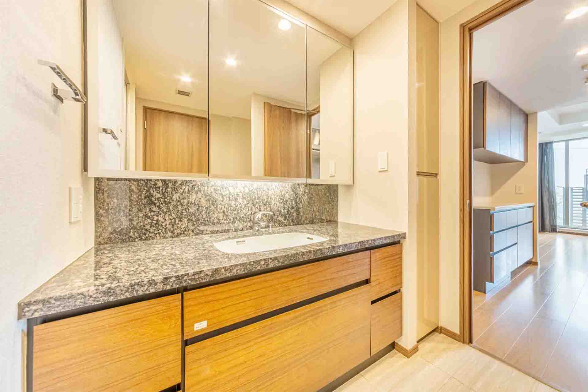 The Jingumae Residence4F bathroom2.jpg