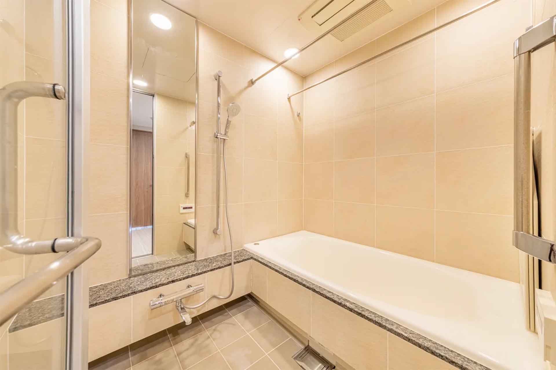 The Jingumae Residence4F bathroom.jpg