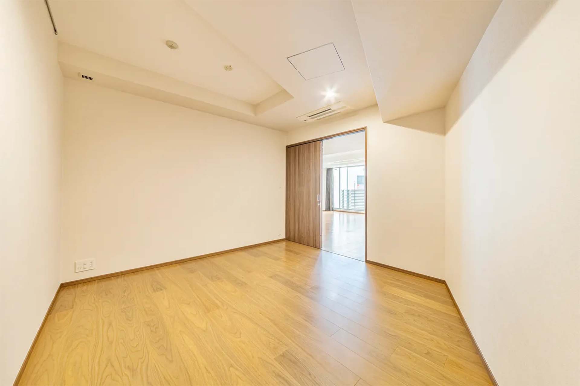 The Jingumae Residence4F bedroom2.jpg