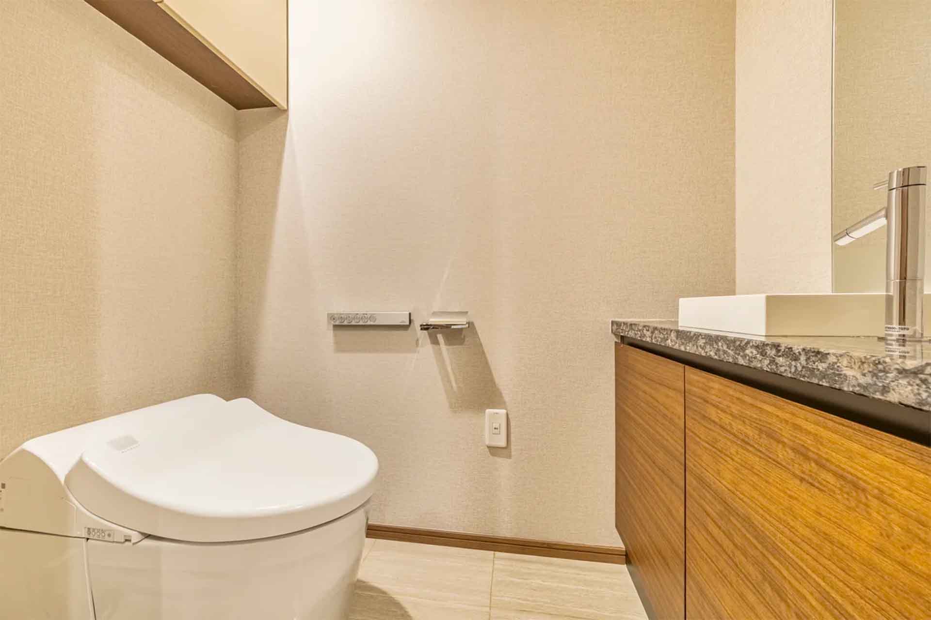 The Jingumae Residence4F restroom.jpg