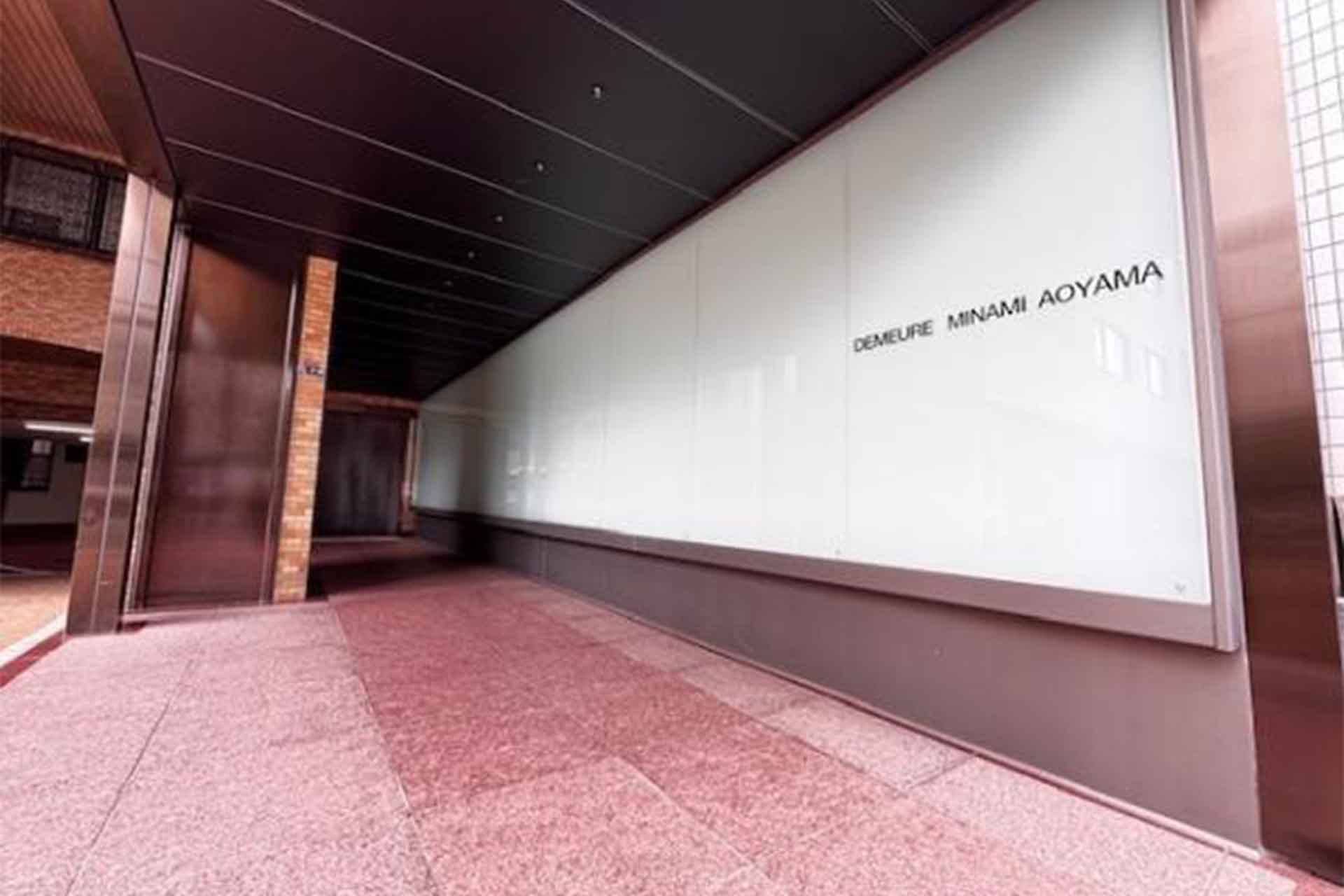 Domire Minami Aoyama13F 02.jpg