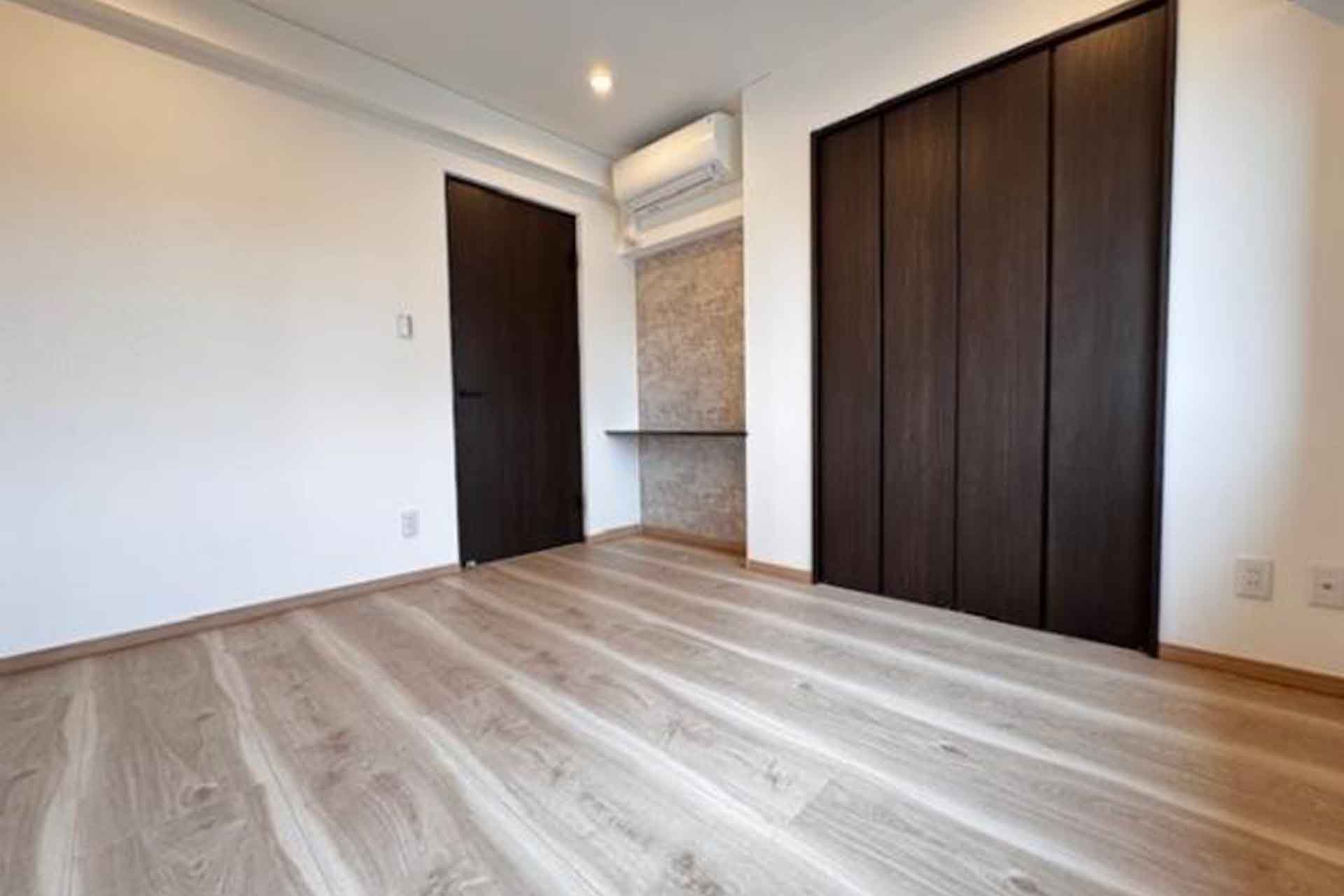 Domire Minami Aoyama13F bedroom.jpg