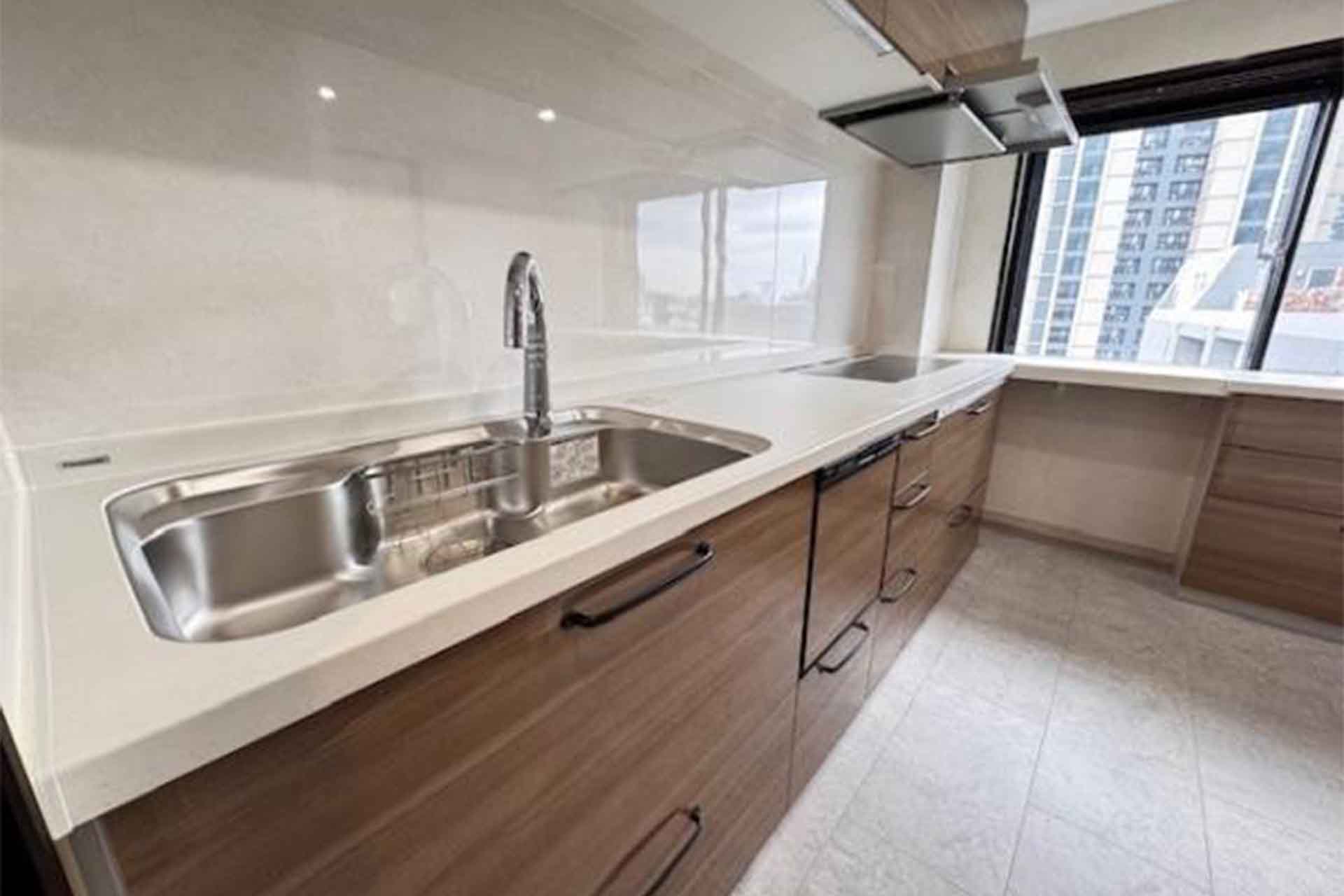 Domire Minami Aoyama13F kitchen.jpg