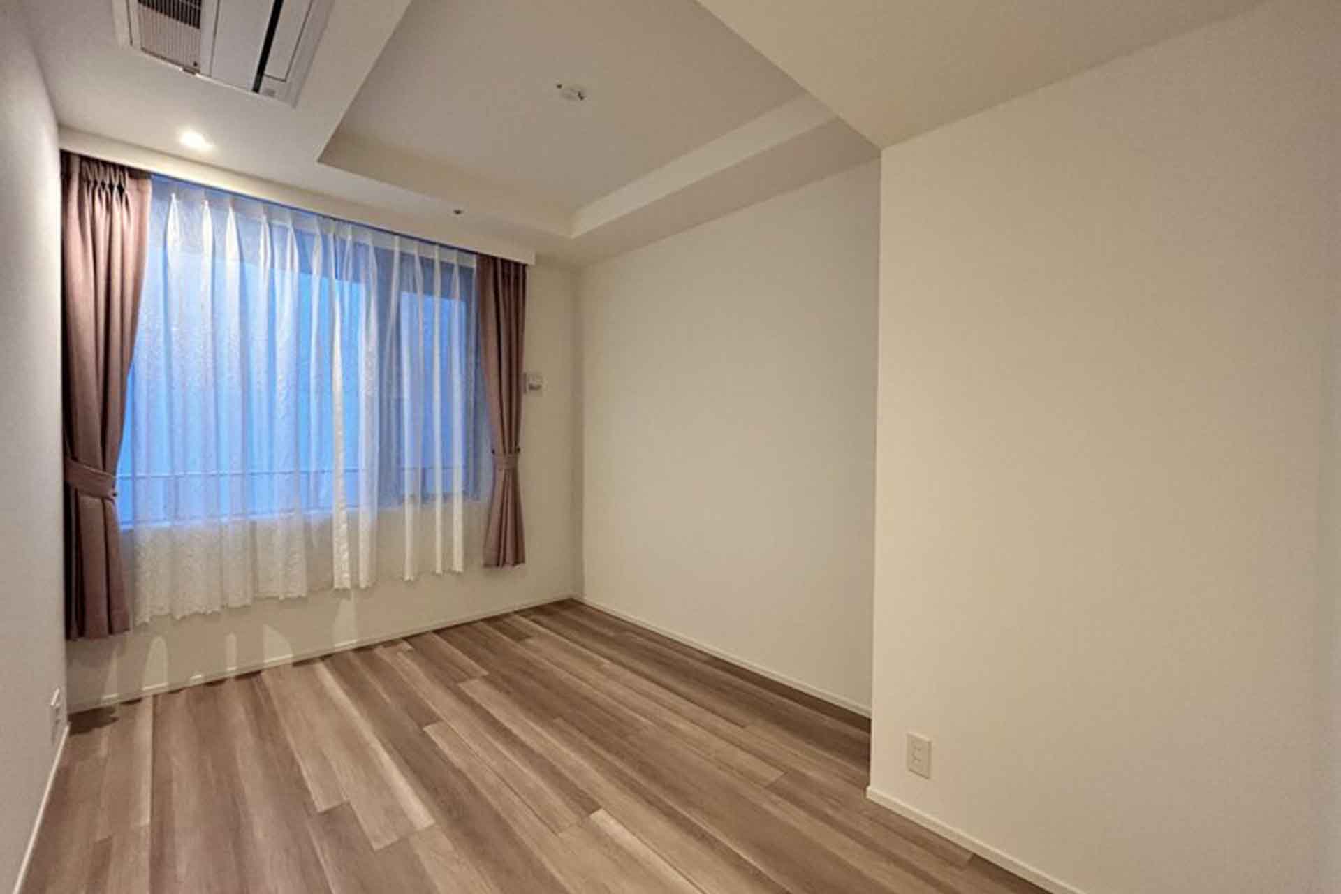 Park Court Jingu Kitasando The Tower2512 bedroom.jpg