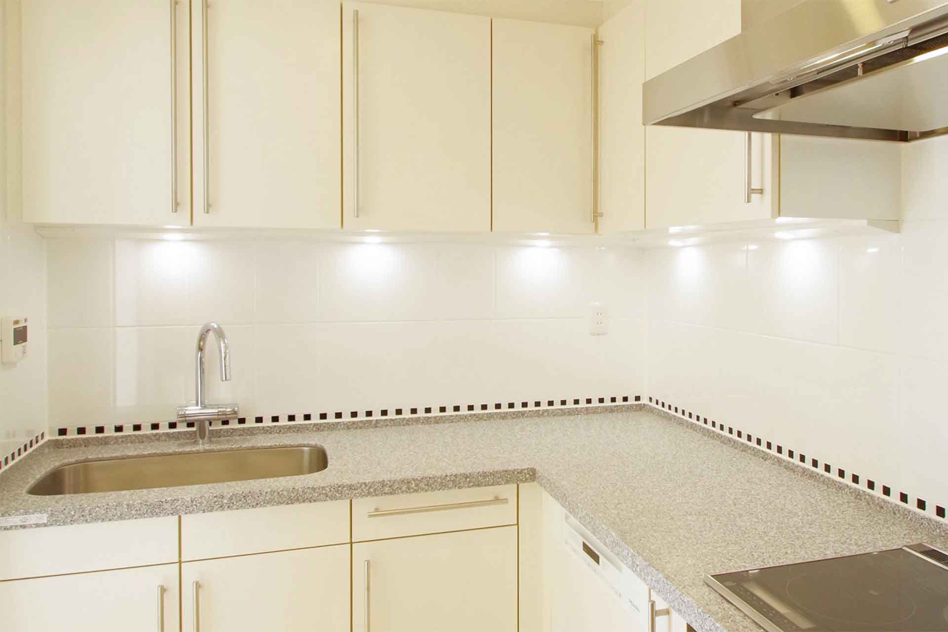 La Tour SHIBAKOEN2408 kitchen.jpg