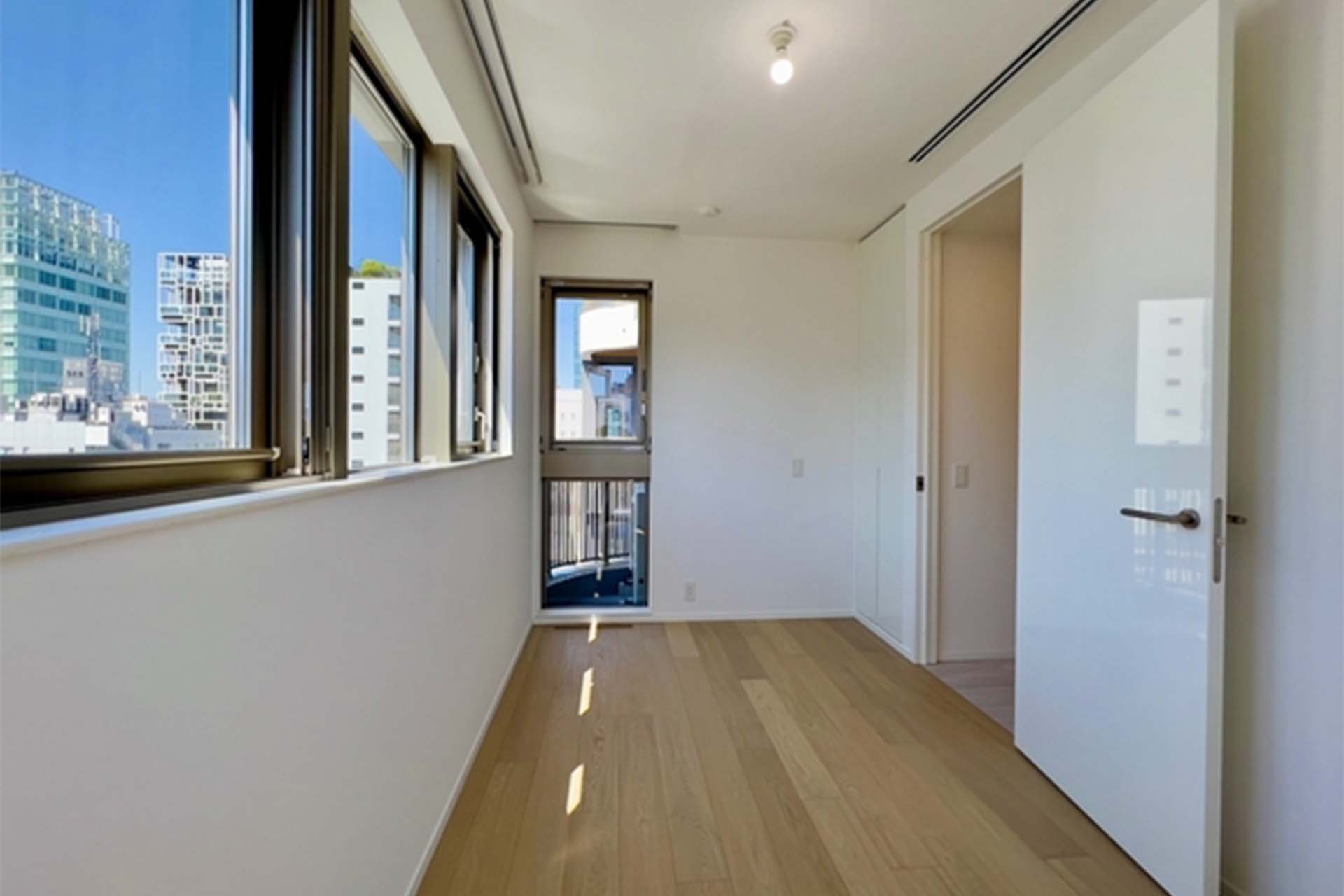 Park Court Minami Aoyama 3-chome801 bedroom.jpg